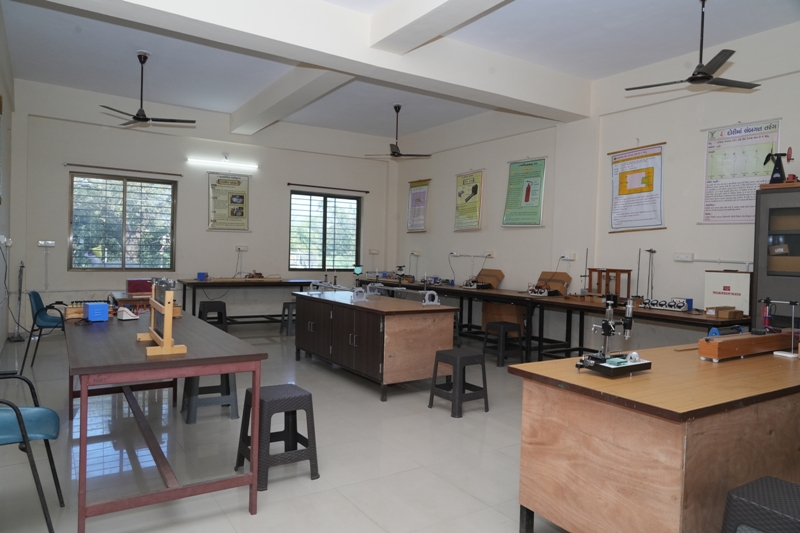 Physics Lab at Noble Group of Institutions